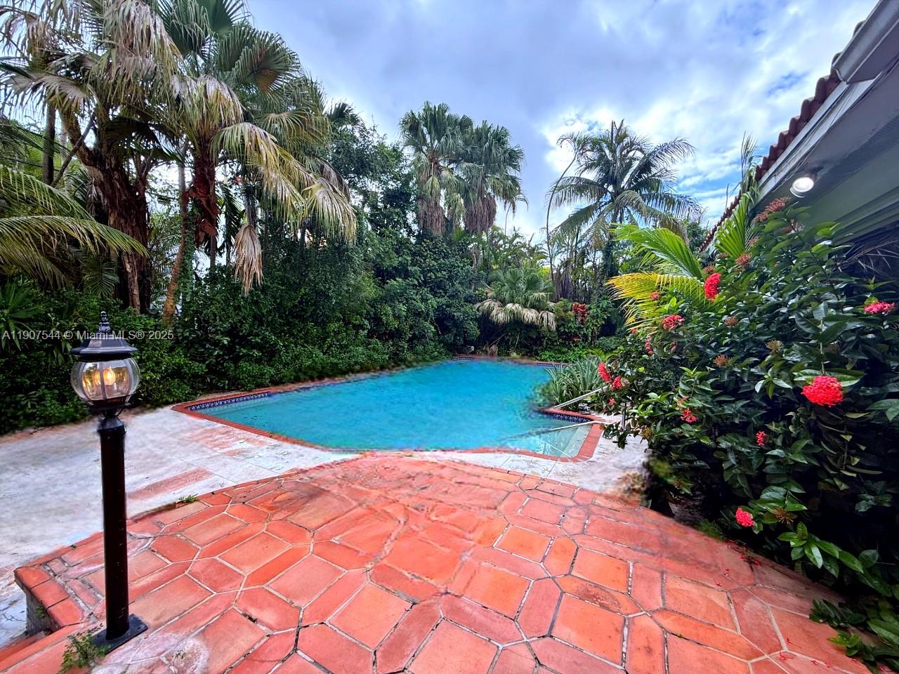 CORAL GABLES SEC E - Residential Lease