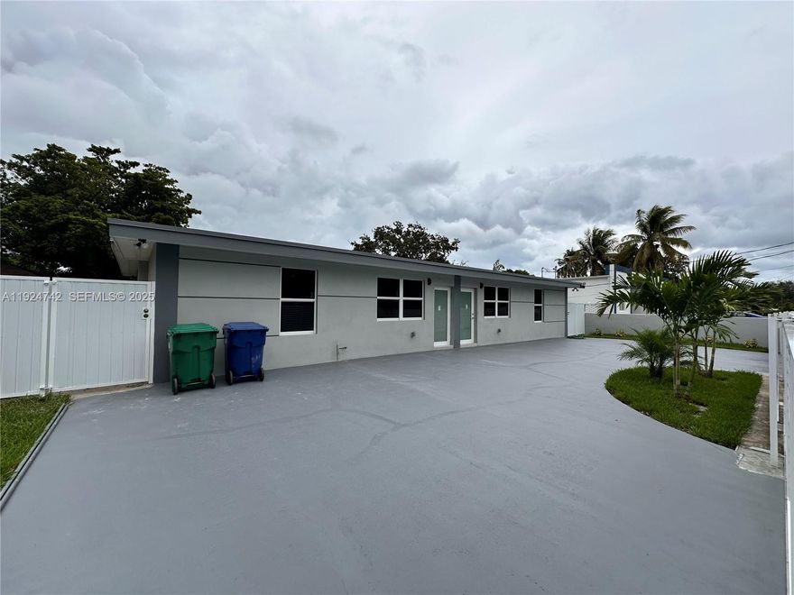 Rare Opportunity! This 6 Bedrooms 2 Bathrooms Duplex, Is A Great Investment. With an Oversized/Huge Lot, Allowing Enough Space (Land) for storage. Completely updated with planes and permits, move in ready. Would Work for Two Families or as an Investment Property. A Must See! Both Units have Washer/Dryer Hook Up and Separate Electrical Meters. Showing is By Appointment Only. With 24 Hours' Notice. FHA Welcome. Call now!