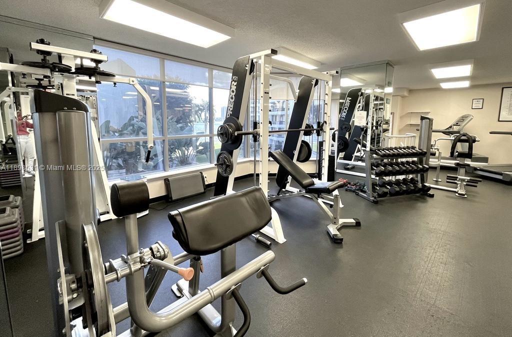 MYSTIC POINTE TOWER 500 C - Residential