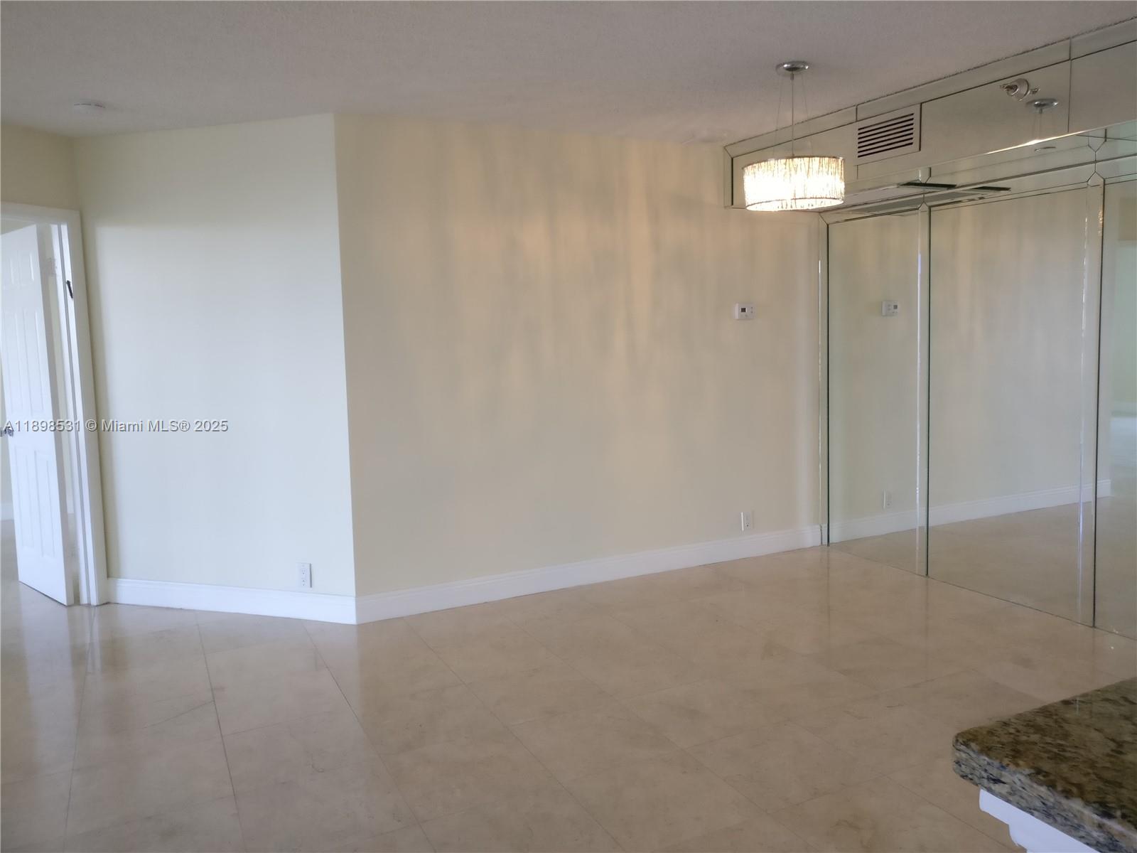 MYSTIC POINTE TOWER 500 C - Residential