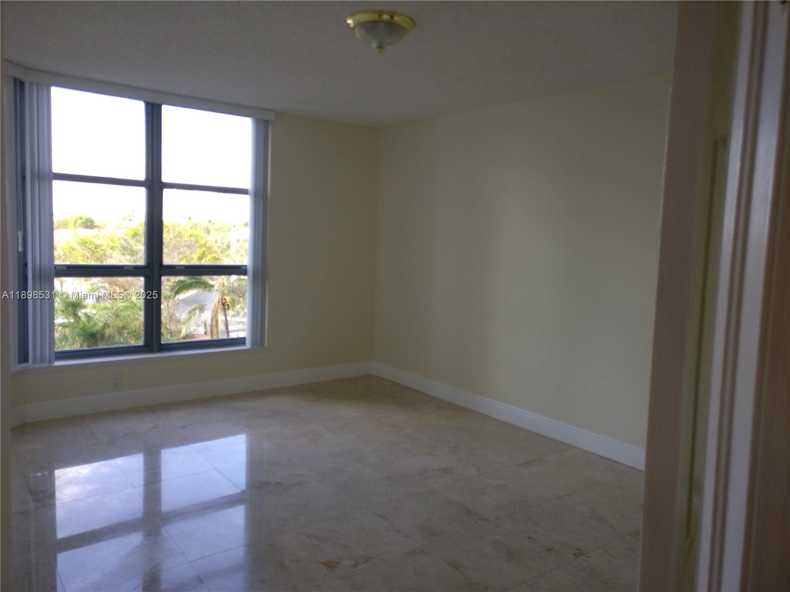 MYSTIC POINTE TOWER 500 C - Residential