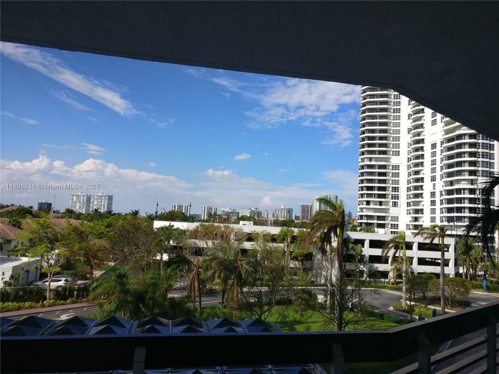 MYSTIC POINTE TOWER 500 C - Residential