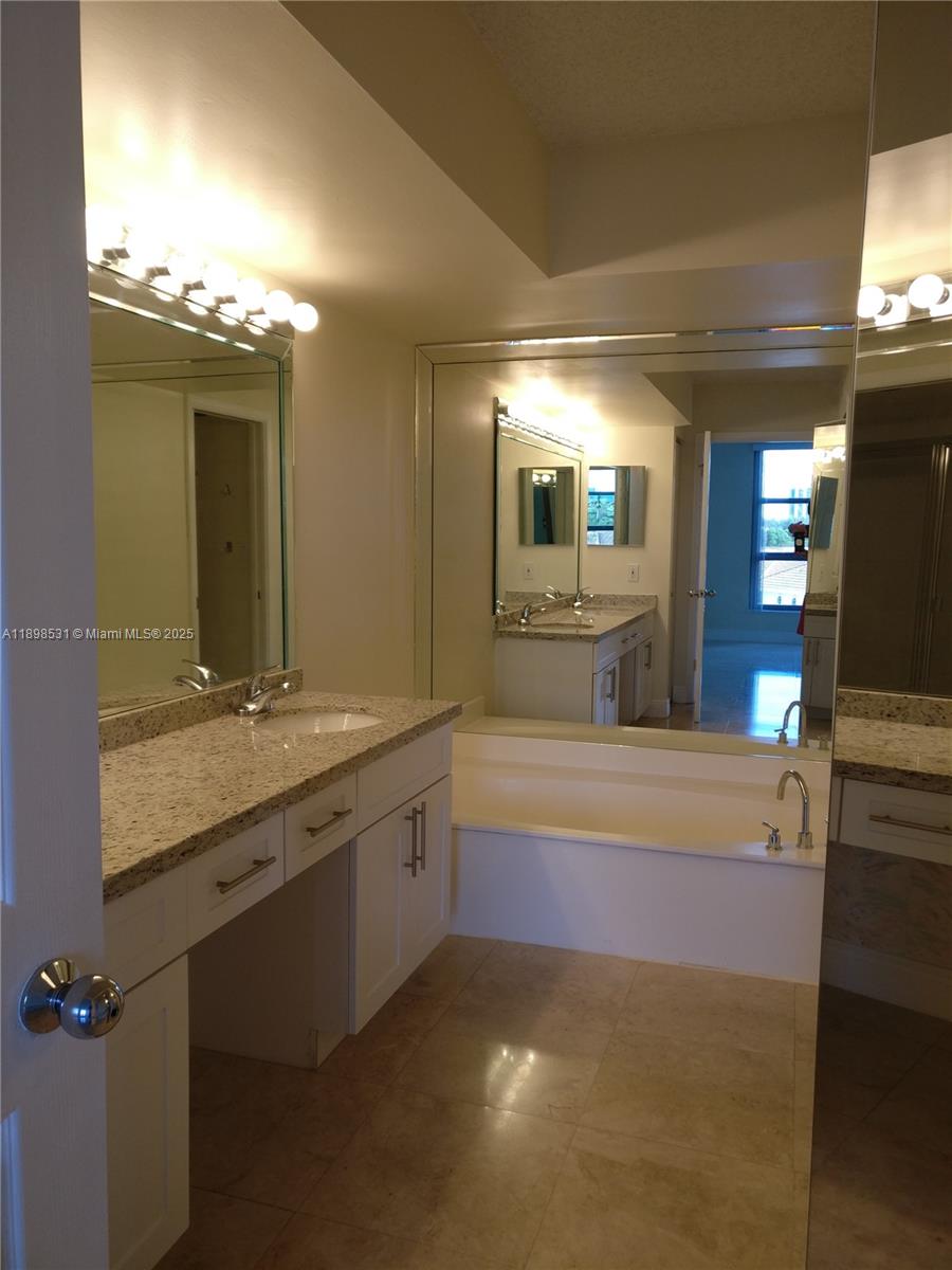 MYSTIC POINTE TOWER 500 C - Residential