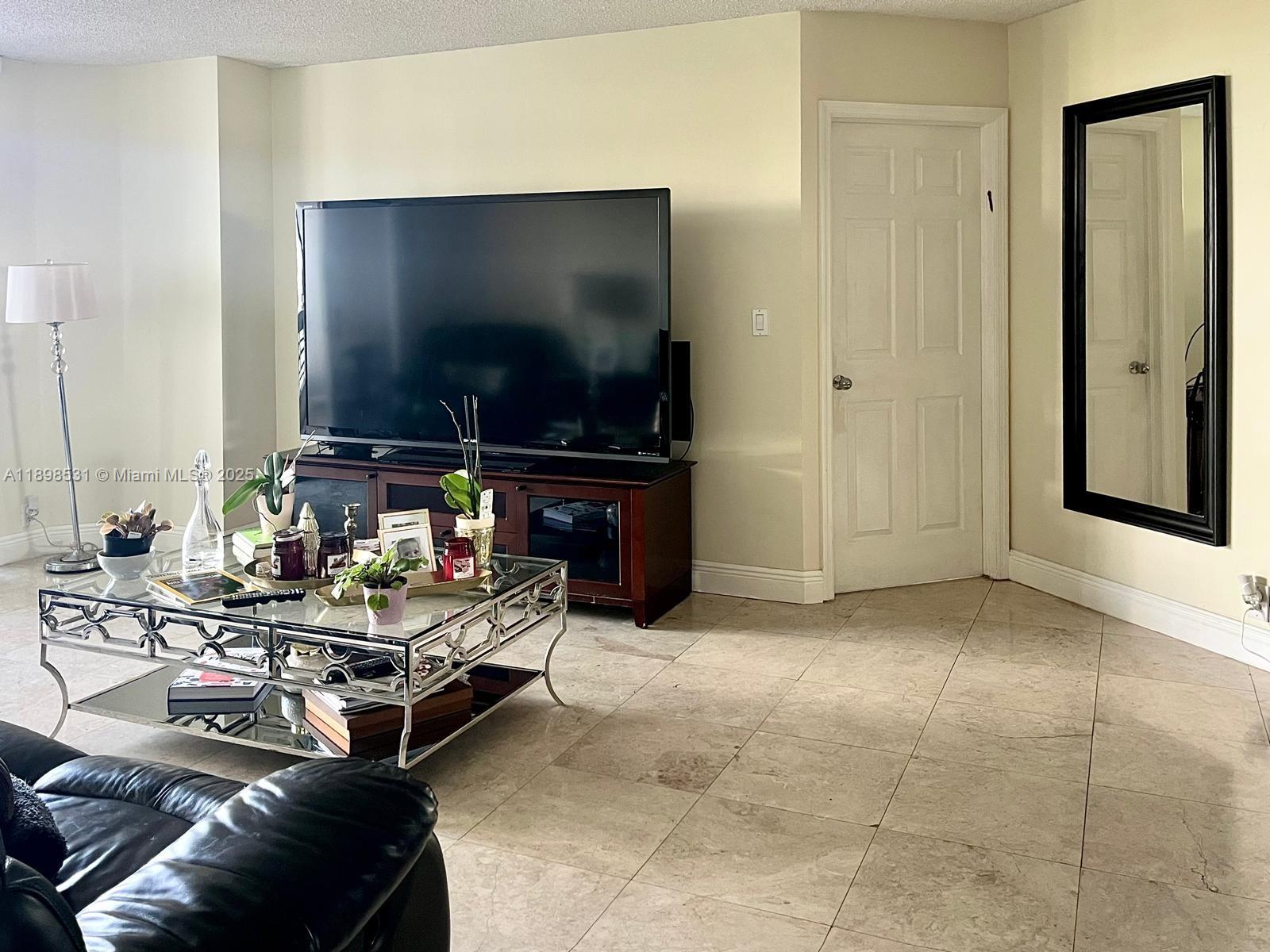 MYSTIC POINTE TOWER 500 C - Residential