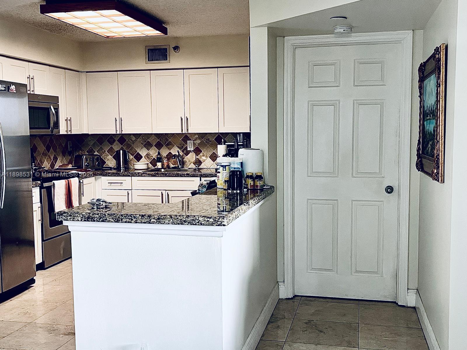 MYSTIC POINTE TOWER 500 C - Residential