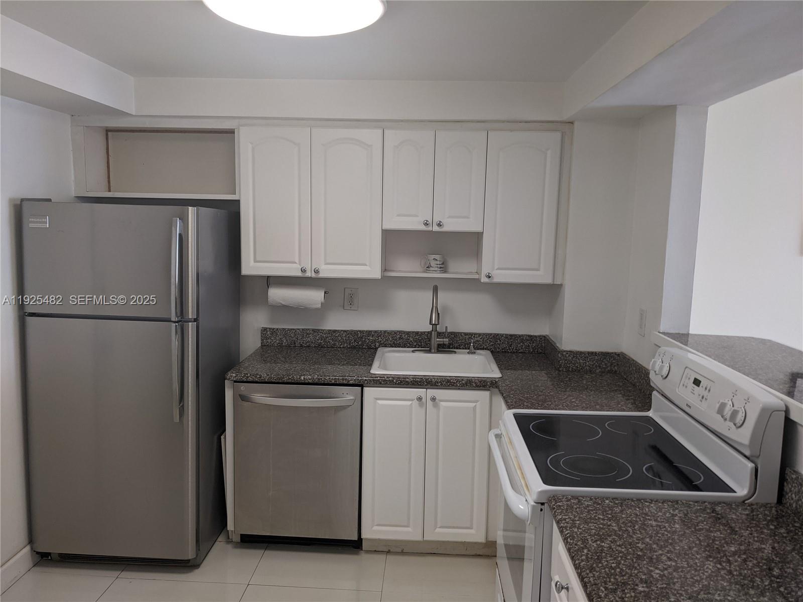 LINCOLN PALACE CONDO - Residential Lease