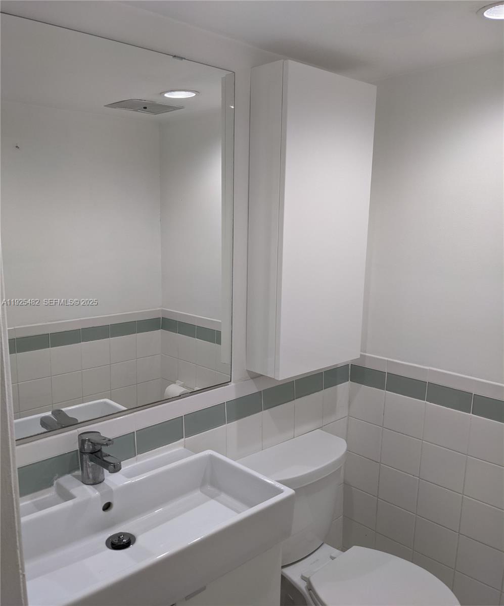 LINCOLN PALACE CONDO - Residential Lease