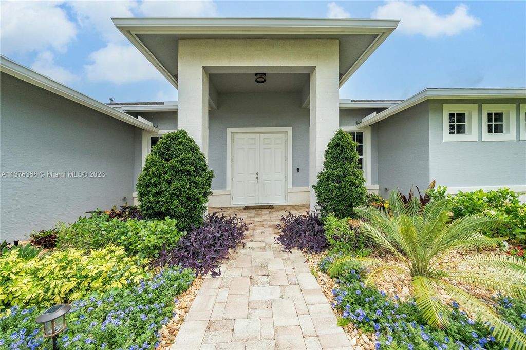 Photo of 538 SW Kabot Ave, Port Saint Lucie, FL 34953 (MLS # A11376368)