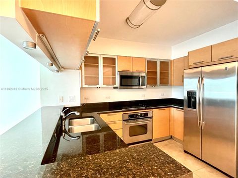 31 SE 5th St 405 Miami FL 33131