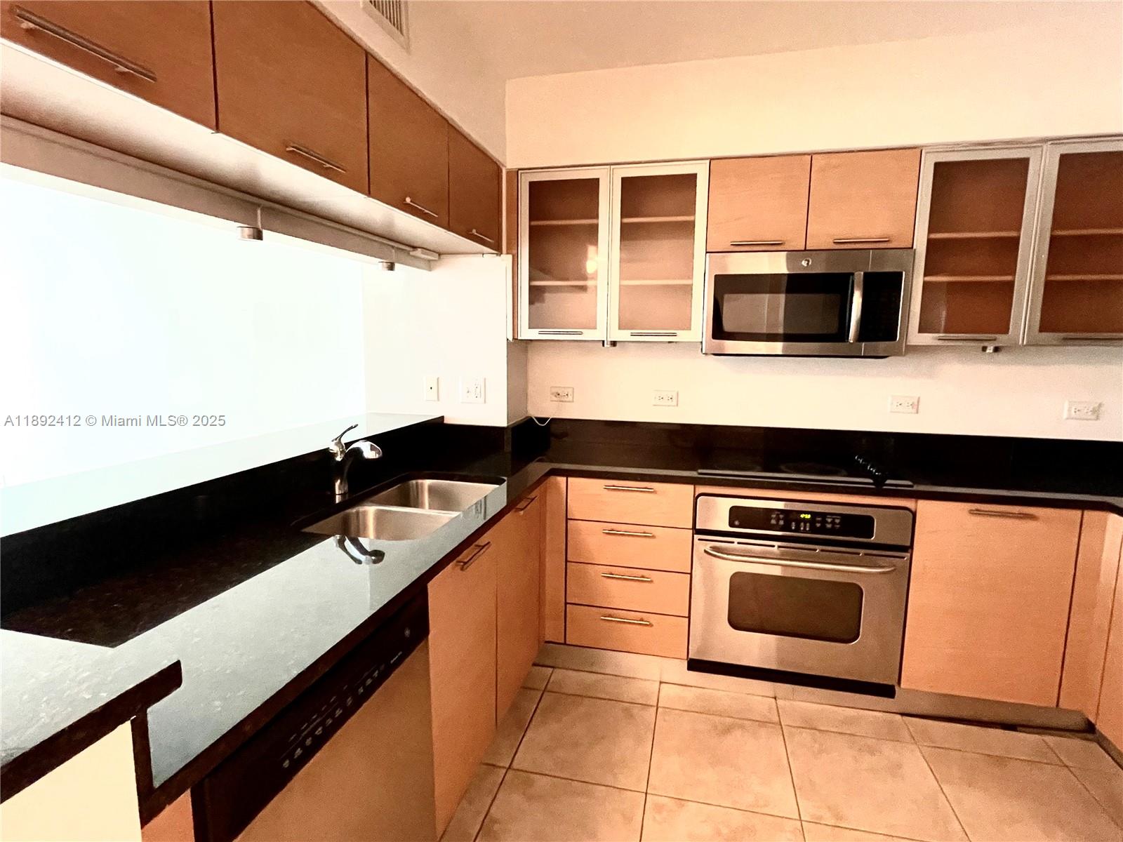 31 SE 5th St 405