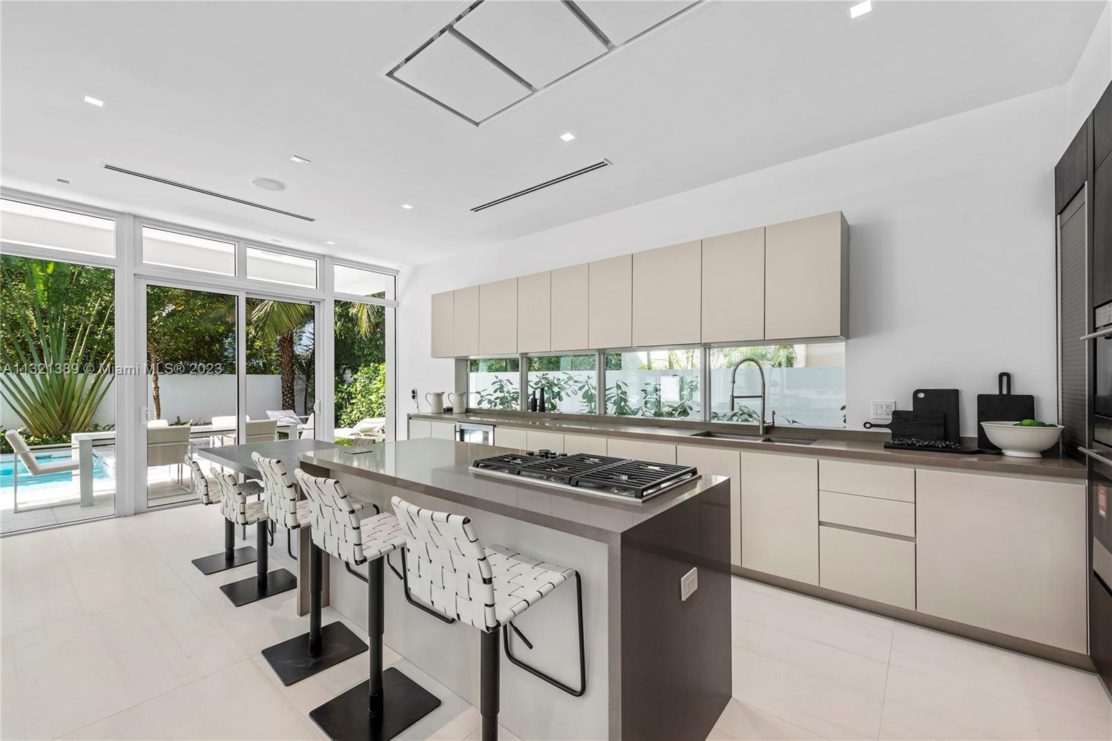 GOLDEN BEACH SEC C - Residential