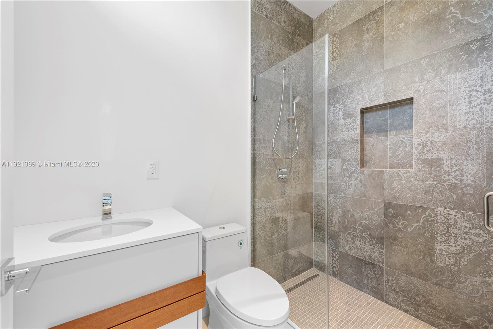 GOLDEN BEACH SEC C - Residential