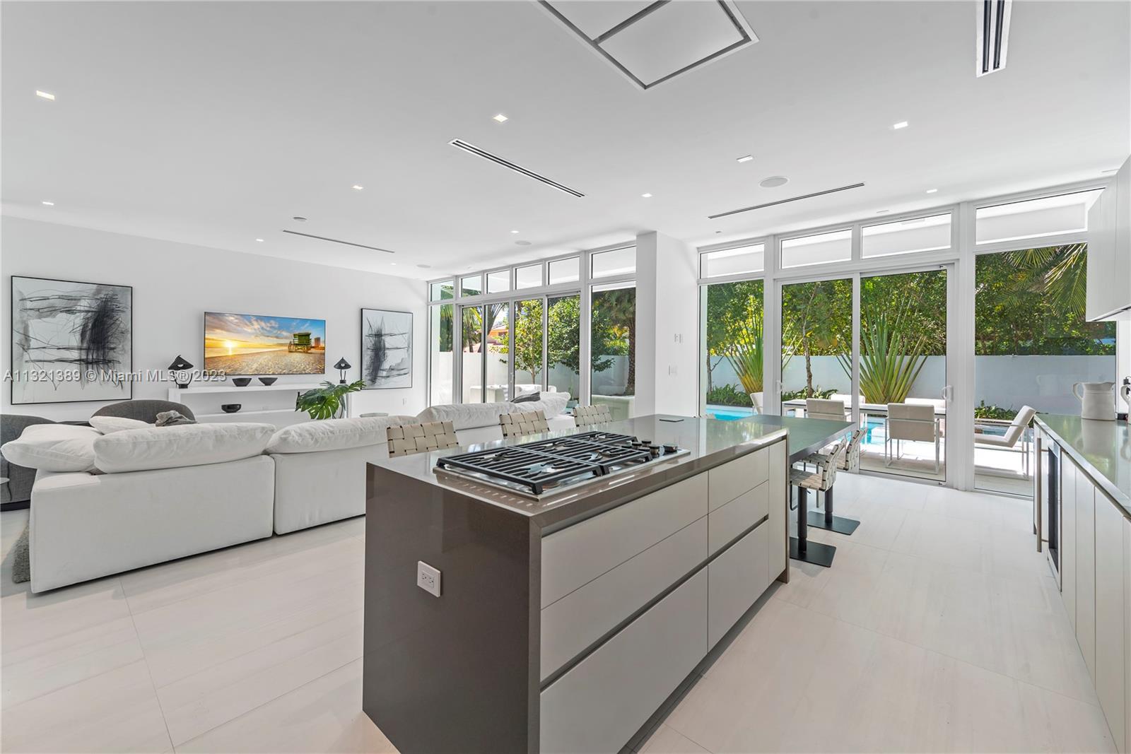 GOLDEN BEACH SEC C - Residential