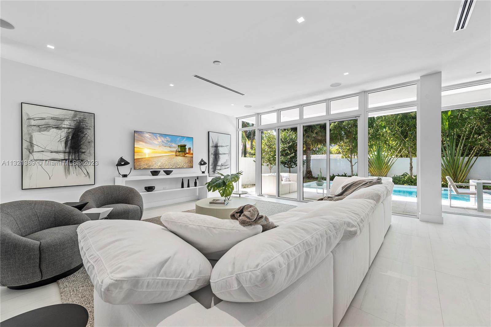 GOLDEN BEACH SEC C - Residential