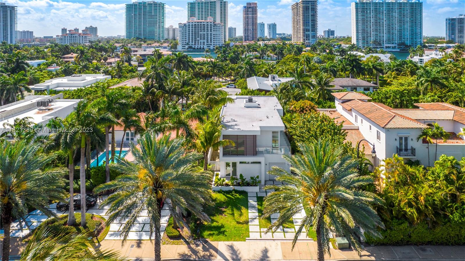 GOLDEN BEACH SEC C - Residential