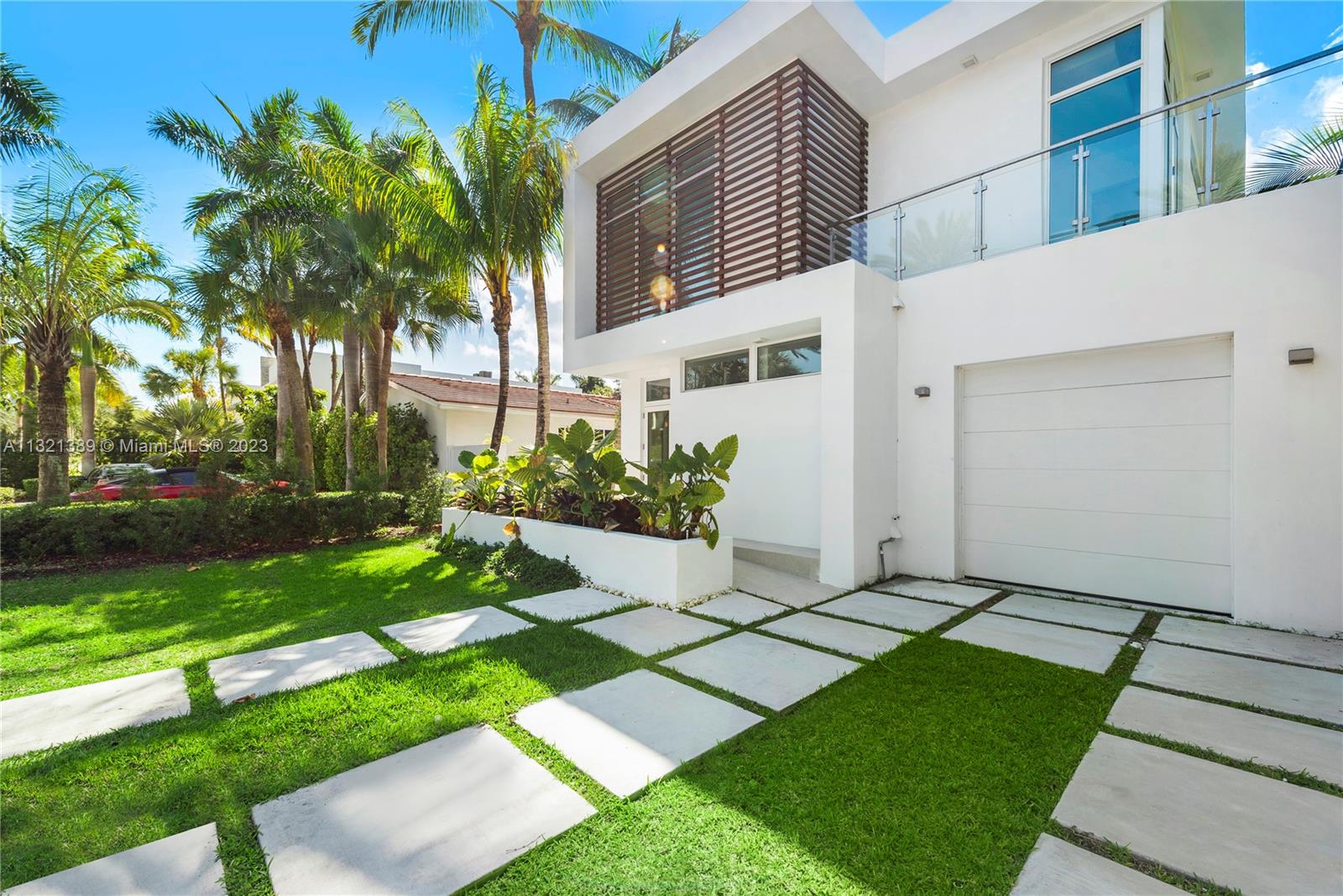 GOLDEN BEACH SEC C - Residential