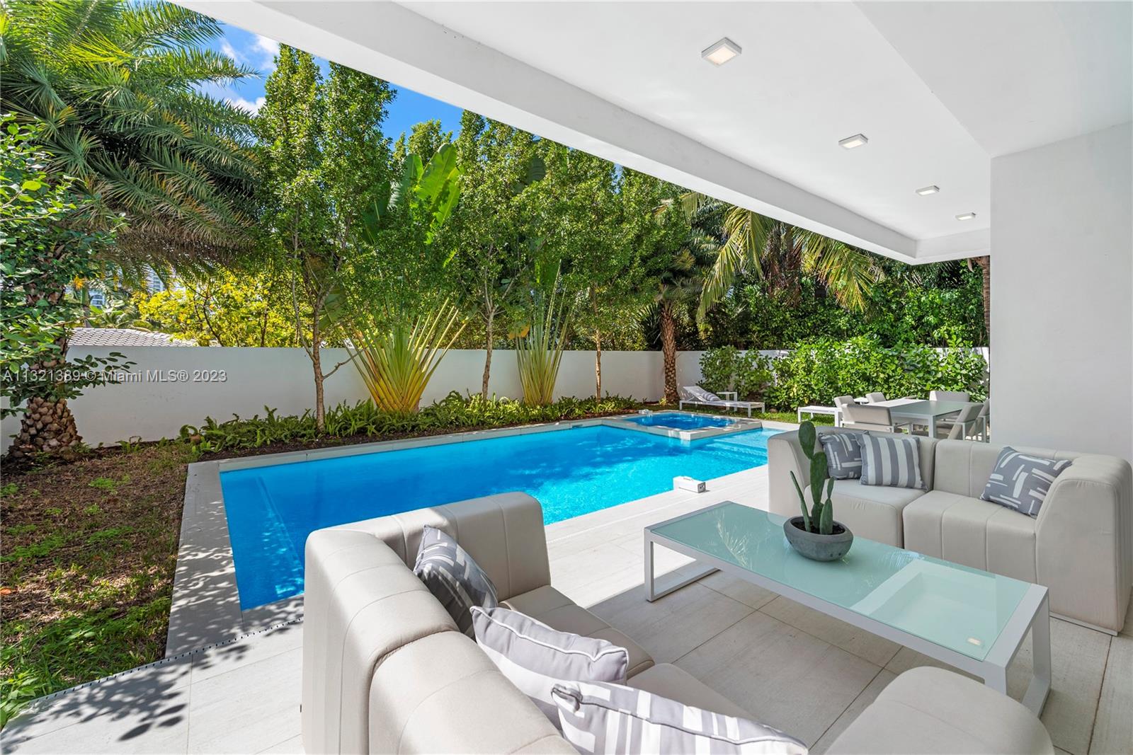 GOLDEN BEACH SEC C - Residential