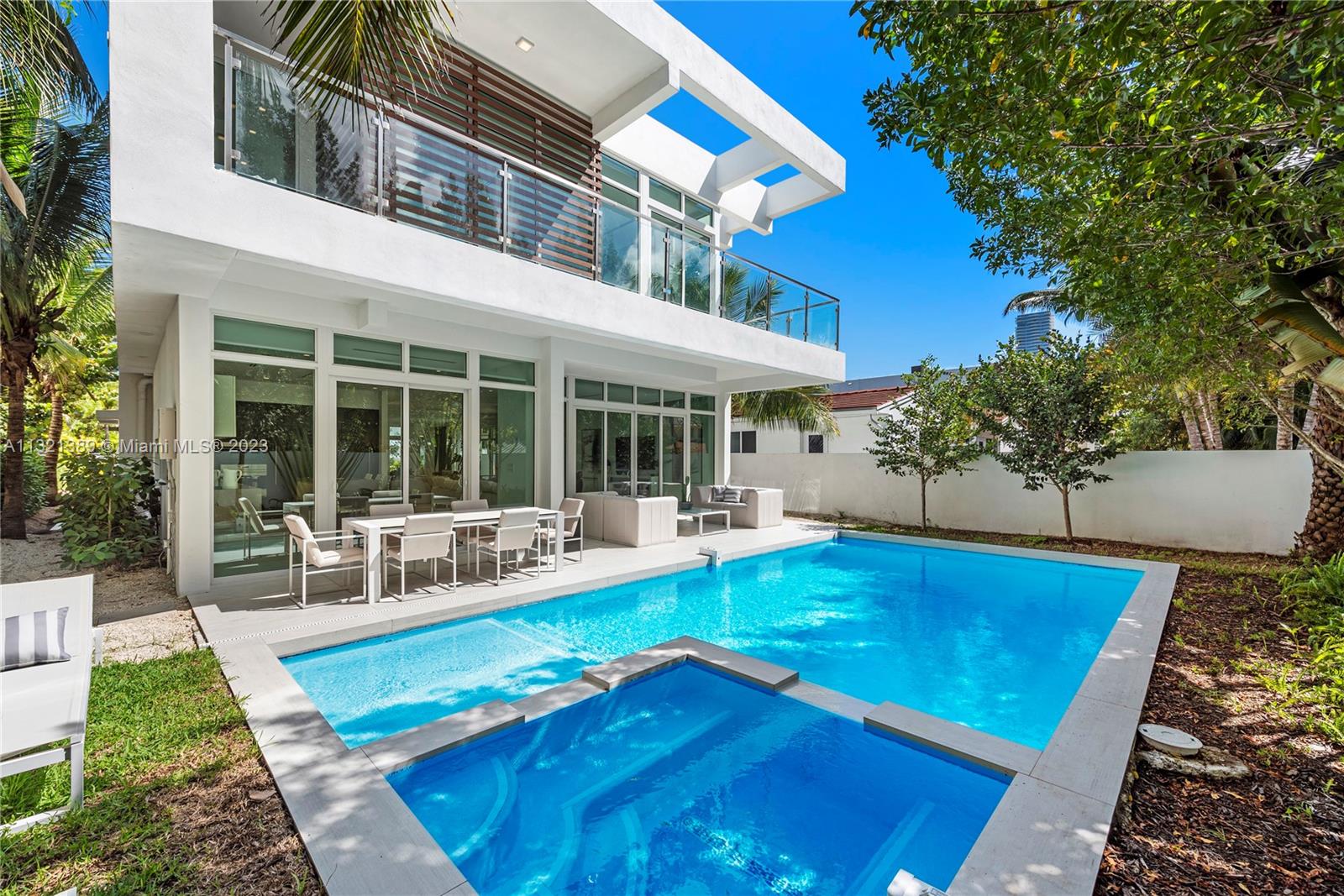 GOLDEN BEACH SEC C - Residential