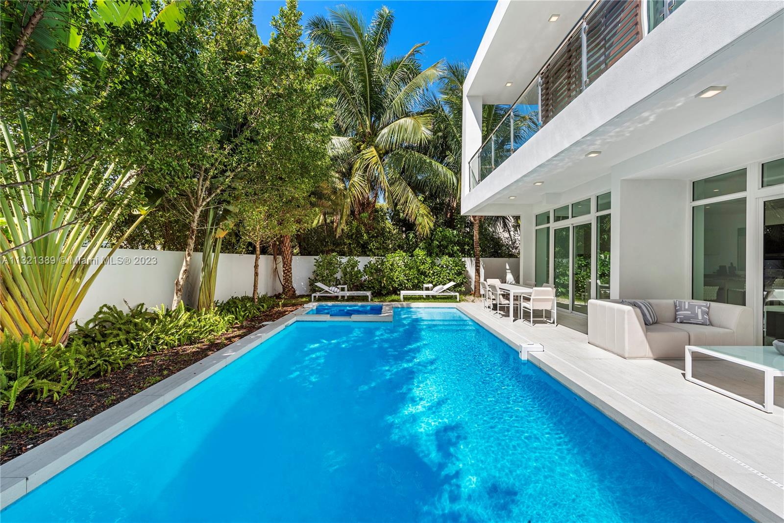 GOLDEN BEACH SEC C - Residential