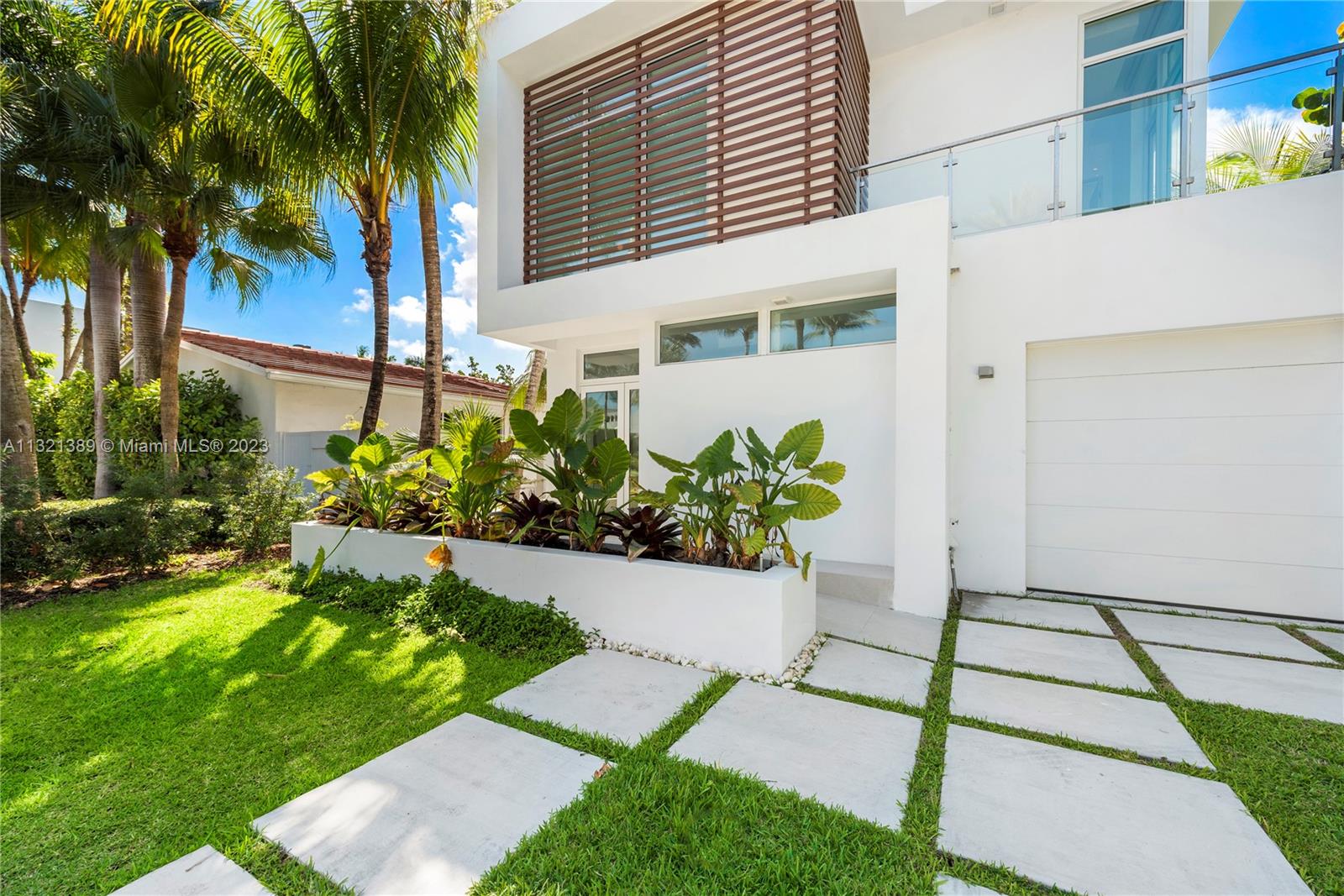 GOLDEN BEACH SEC C - Residential