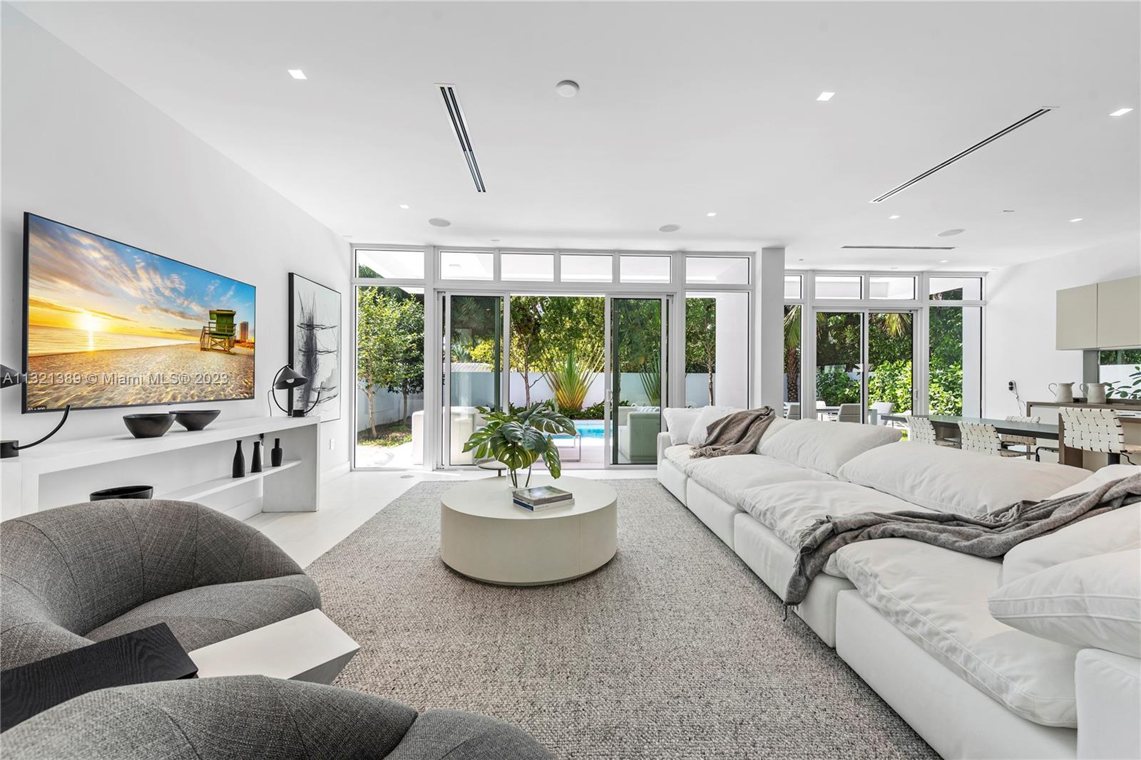 GOLDEN BEACH SEC C - Residential