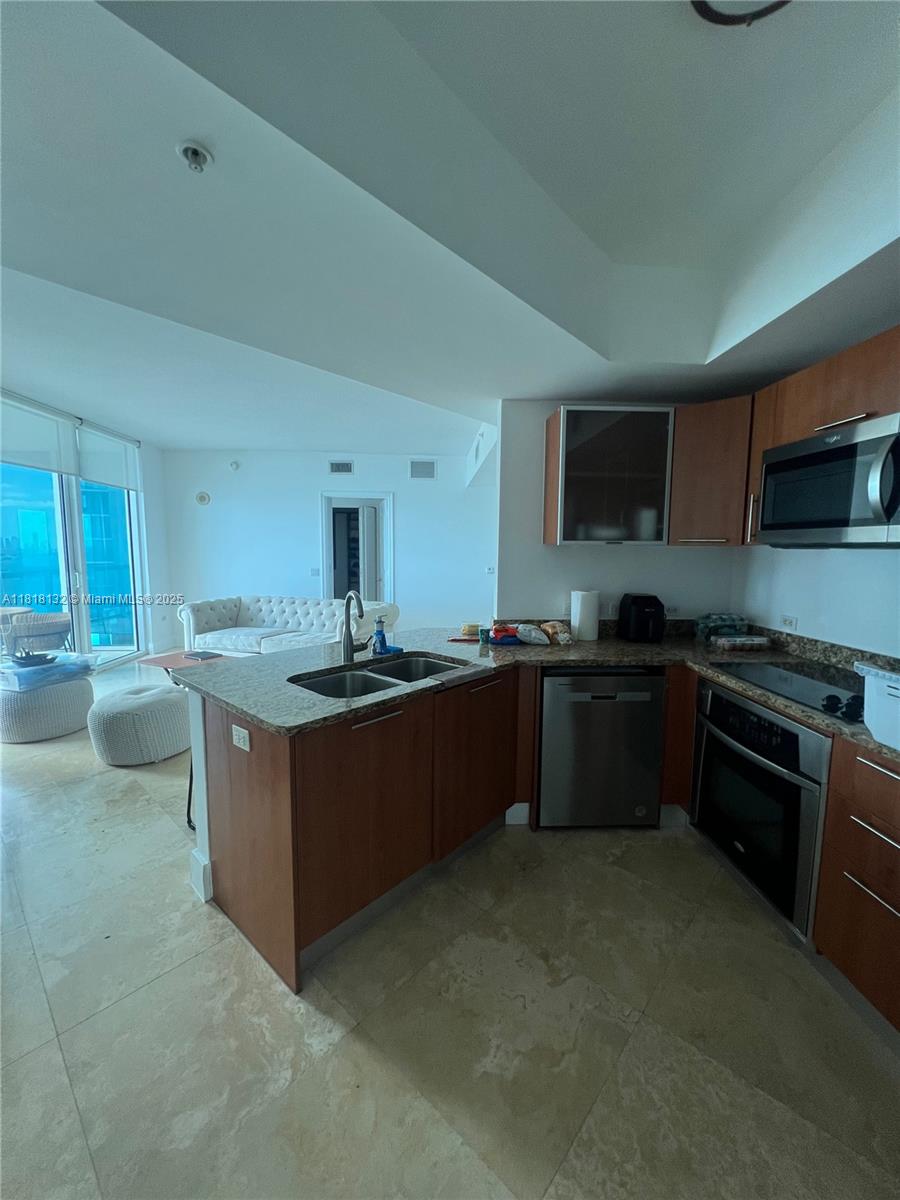 PLATINUM CONDO - Residential Lease