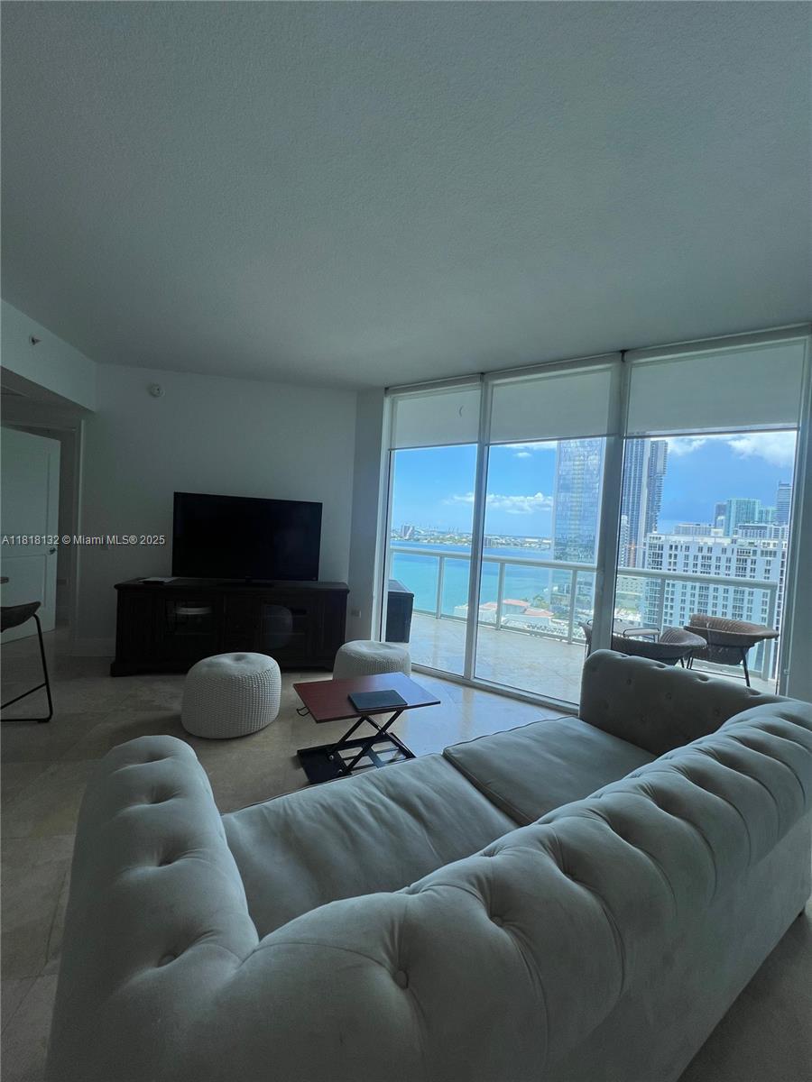PLATINUM CONDO - Residential Lease