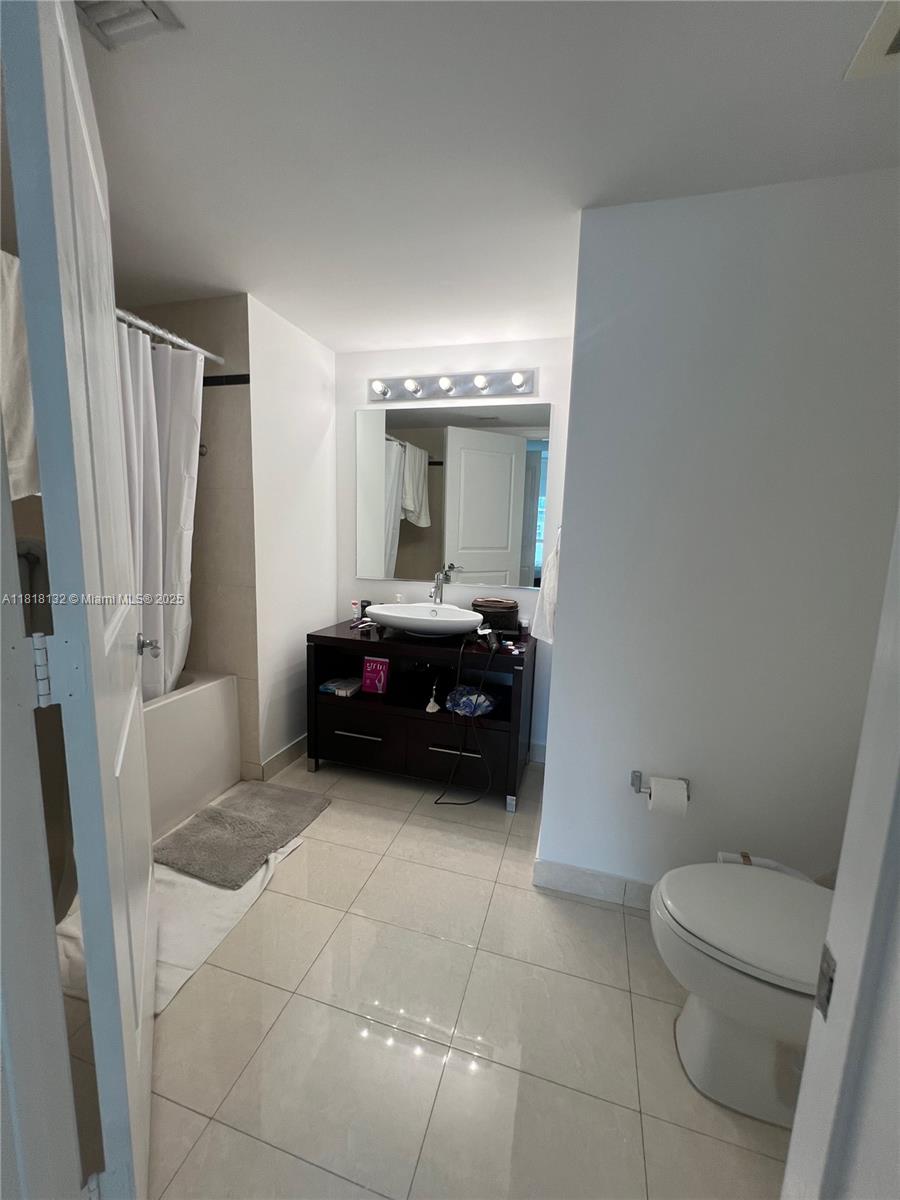 PLATINUM CONDO - Residential Lease