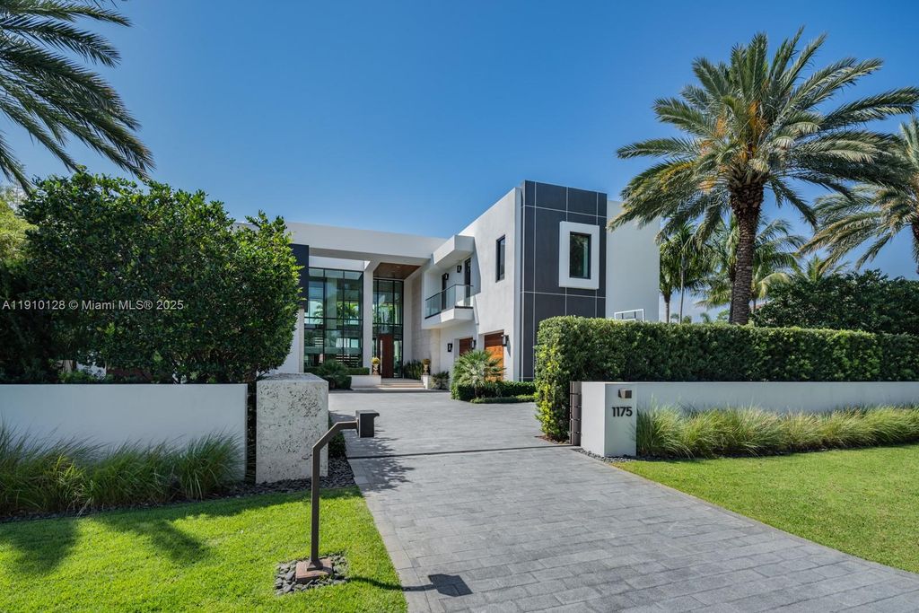 Photo of 1175 Spanish River Rd, Boca Raton, FL 33432 (MLS # A11910128)