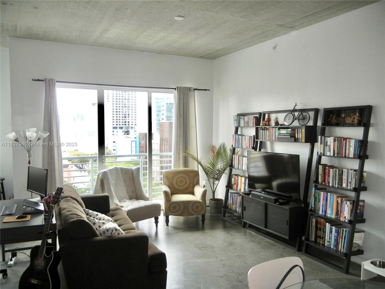 133 NE 2nd Ave 815
