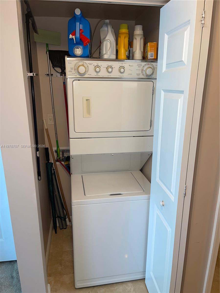 DUO CONDOMINIUM WEST - Residential