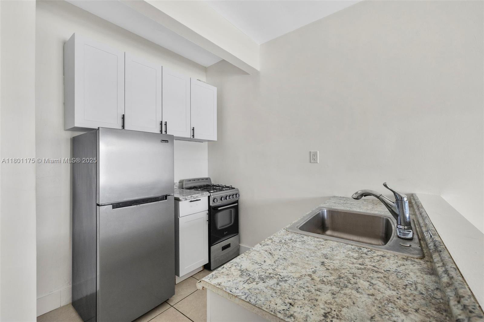 8135 Crespi Blvd 4, Miami Beach, Miami-Dade County, Florida - 1 Bedrooms  
1 Bathrooms - 