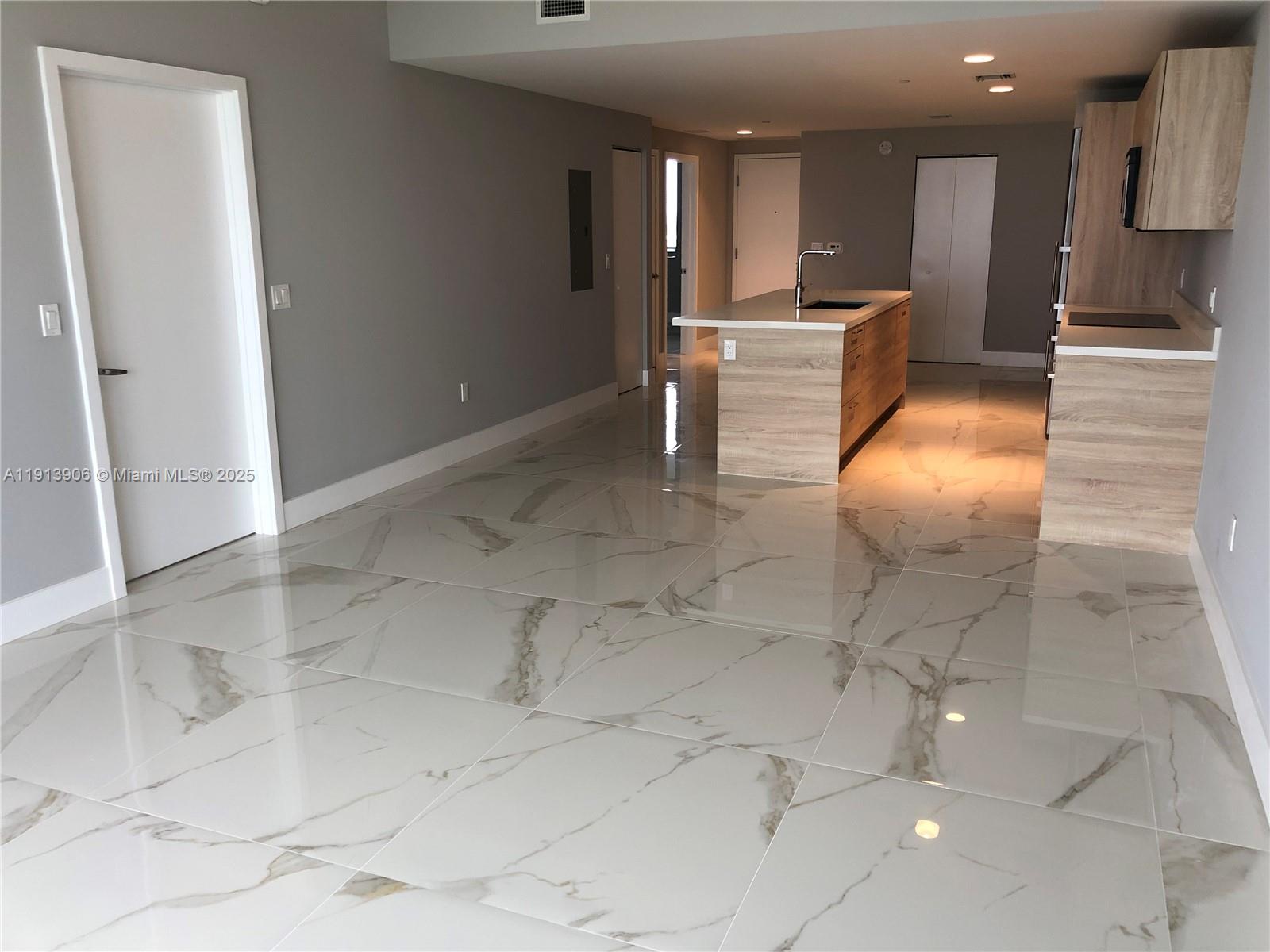 THE HARBOUR NORTH CONDO - Residential