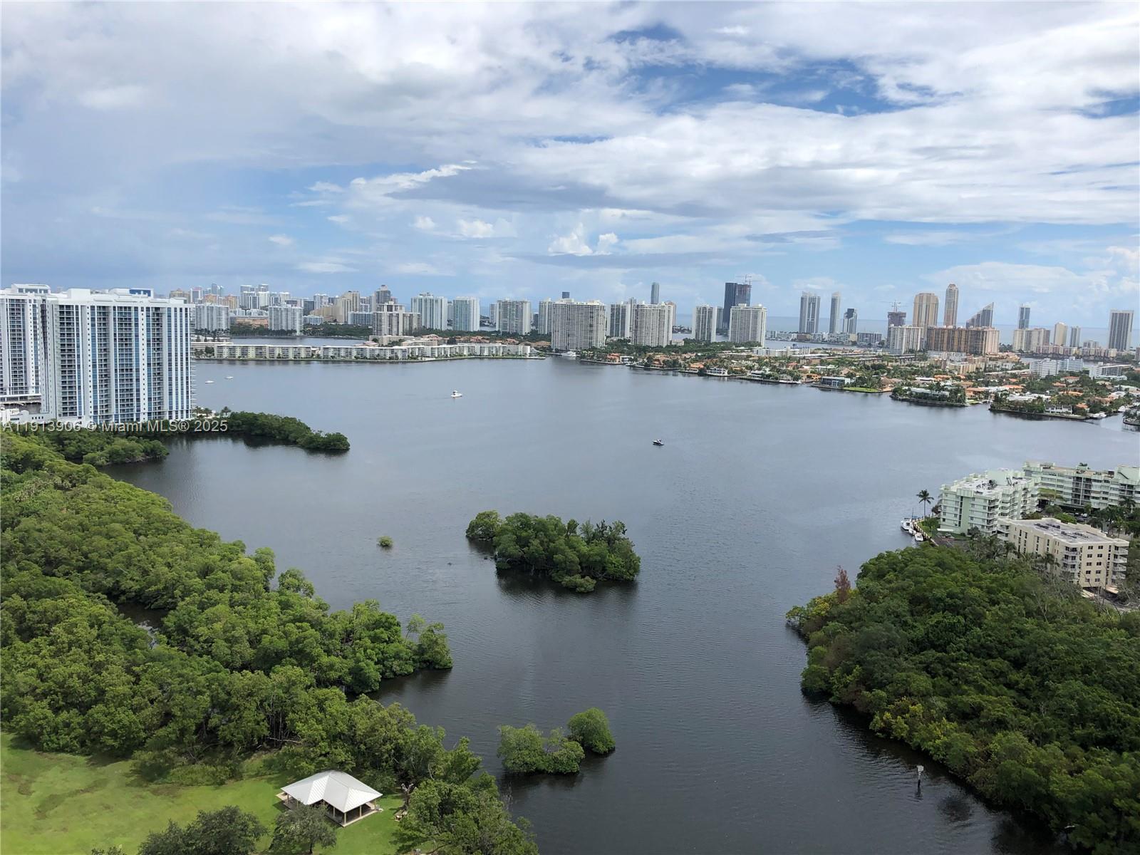 THE HARBOUR NORTH CONDO - Residential