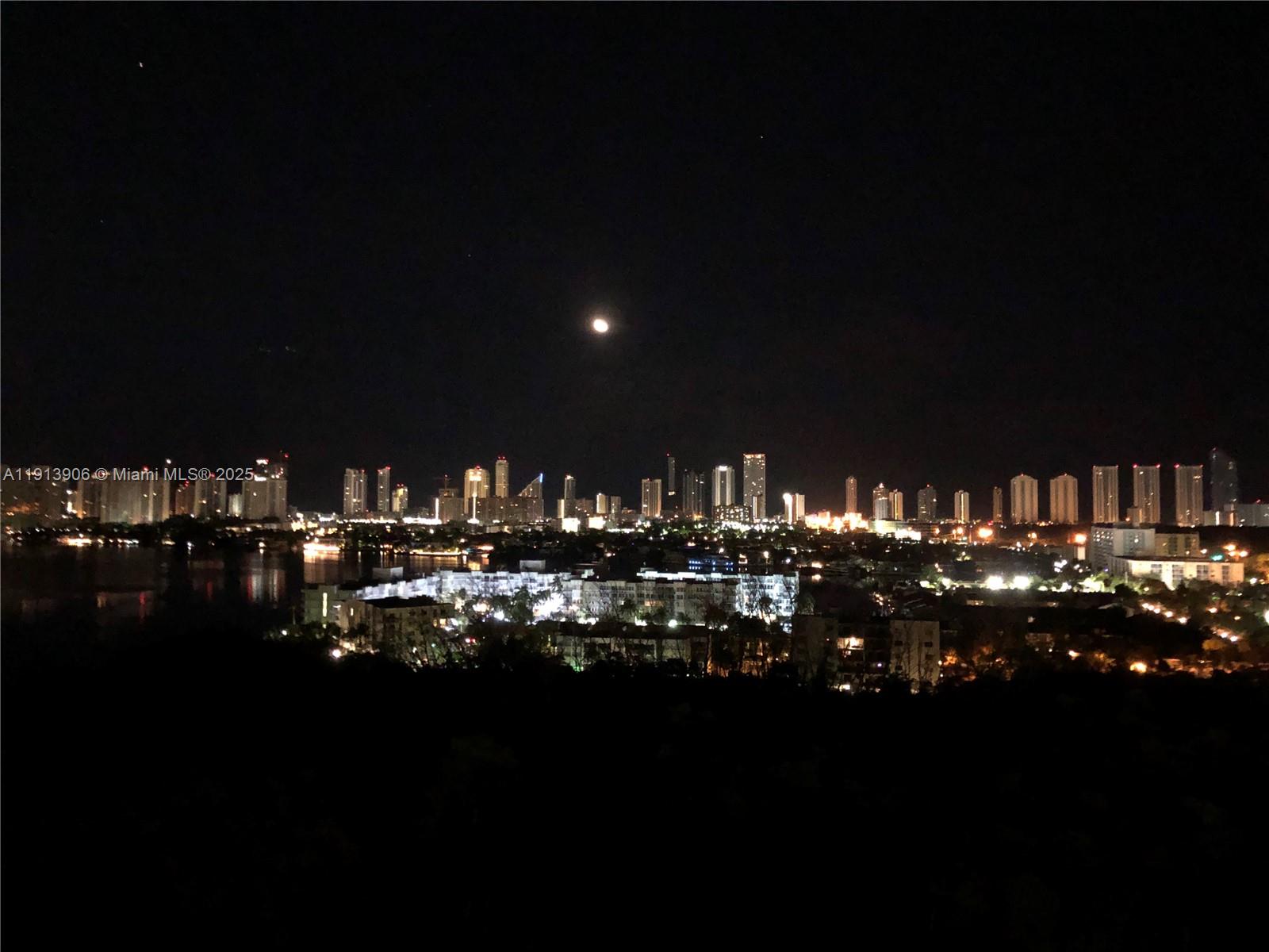 THE HARBOUR NORTH CONDO - Residential