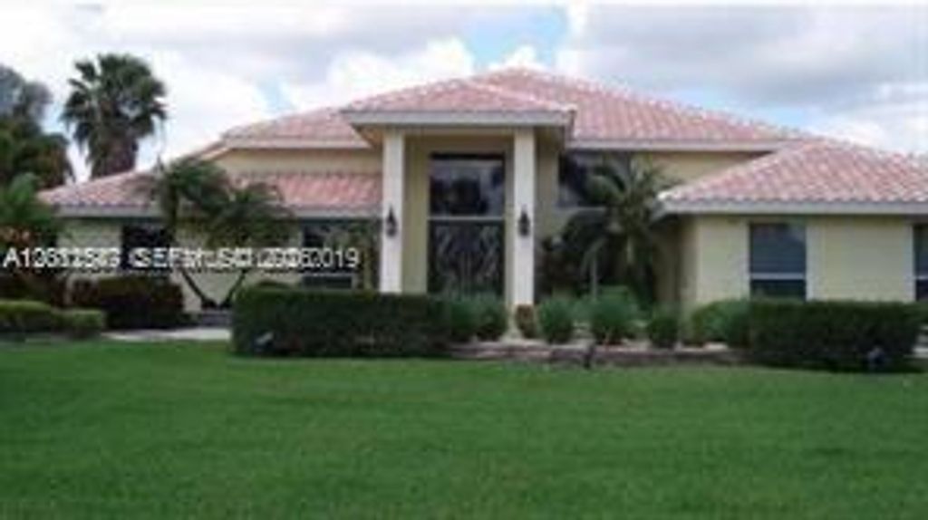 Photo of 21070 N Sweetwater Ln N, Boca Raton, FL 33428 (MLS # A12012547)