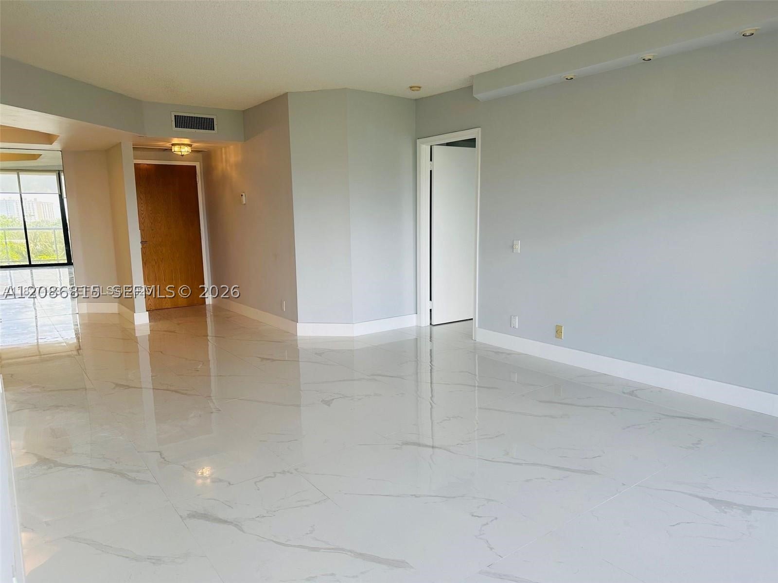 3640 Yacht Club Dr 503