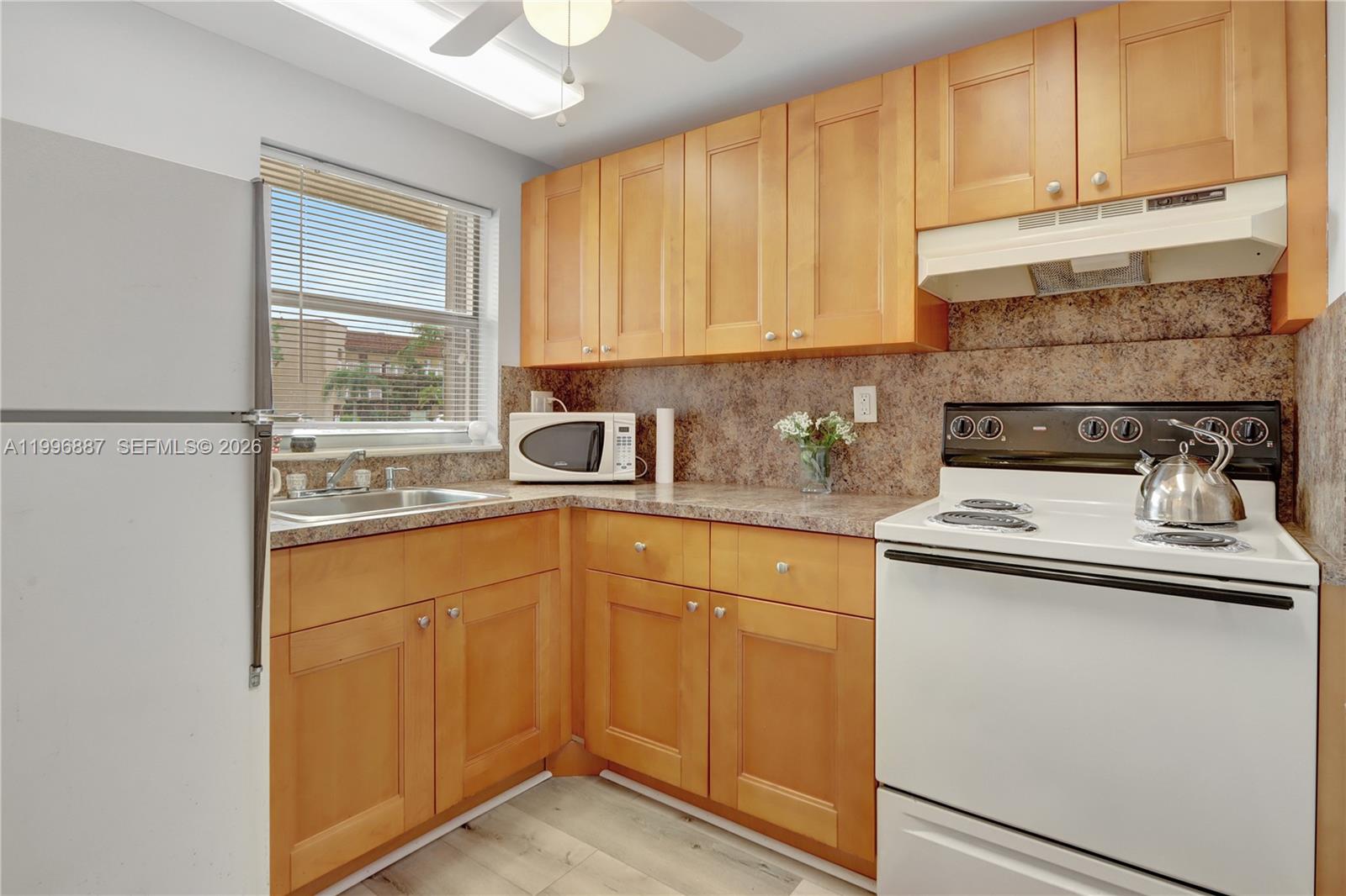 SUNRISE LAKES 90 CONDO - Residential