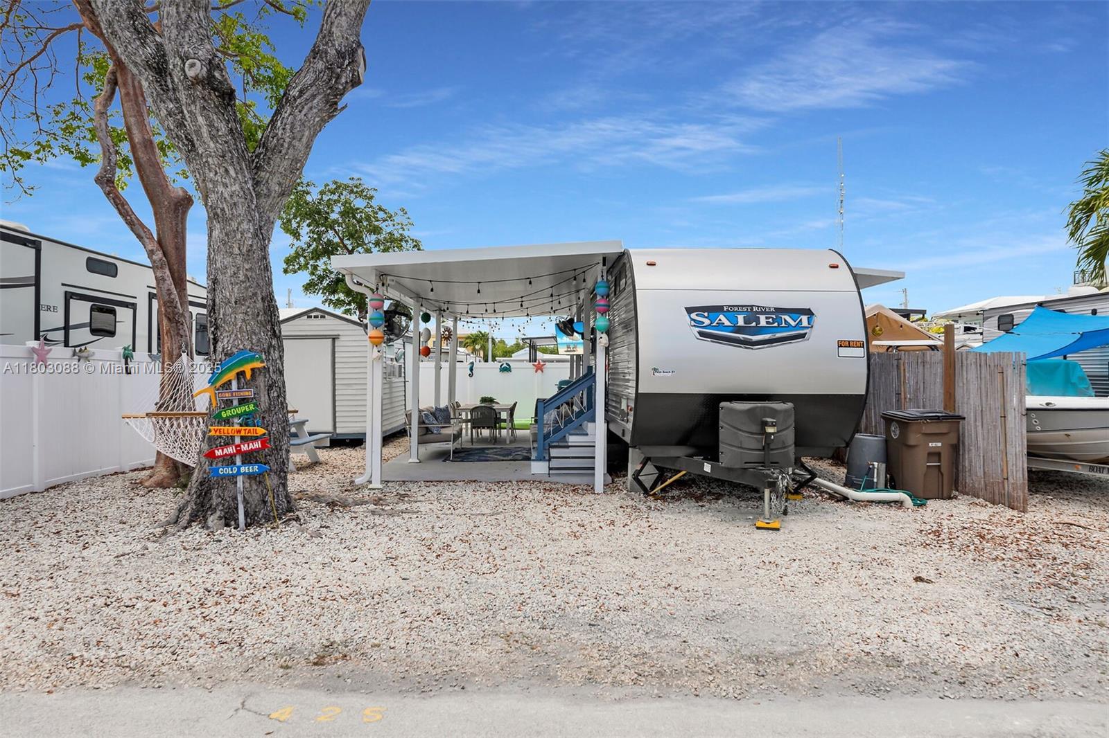 325 Calusa Street Lot 425 St, Key Largo, Monroe County, Florida - 2 Bedrooms  
1 Bathrooms - 