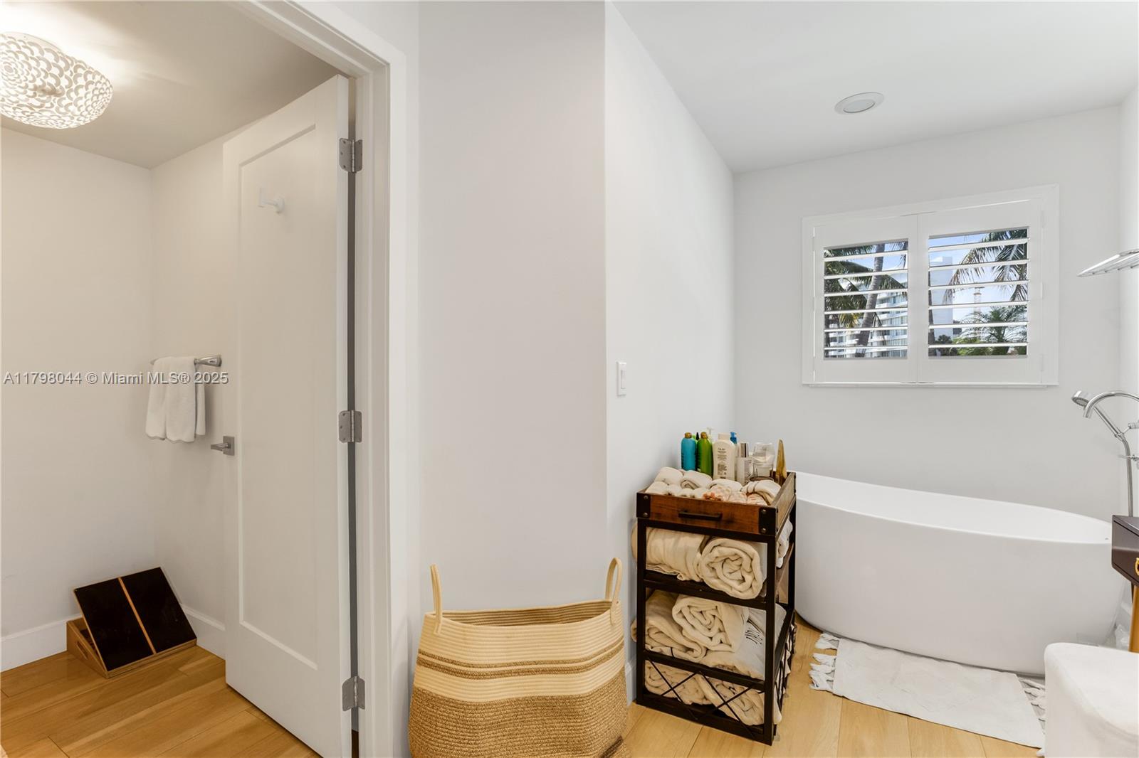 ALTOS DEL MAR NO 5 - Residential Lease