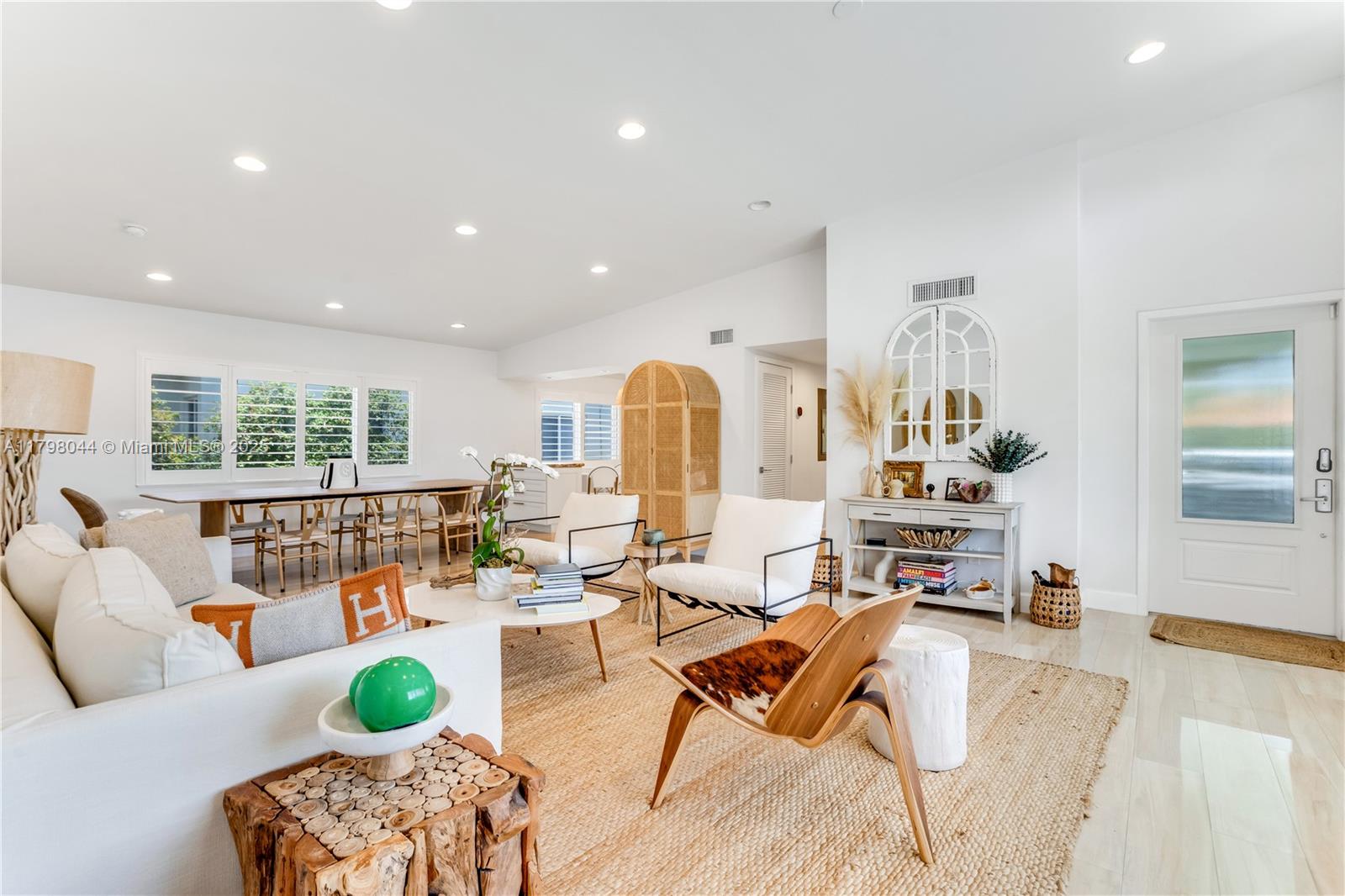 ALTOS DEL MAR NO 5 - Residential Lease
