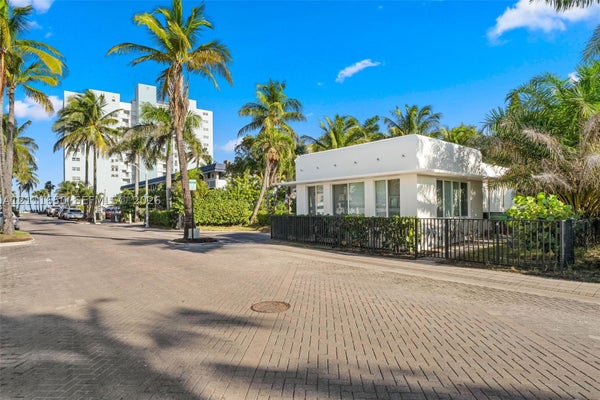 338 TAYLOR ST # 1, HOLLYWOOD, FL 33019 - Image 17b711f9dbc2ae60a9e4cd12d3d9cf72/185340437