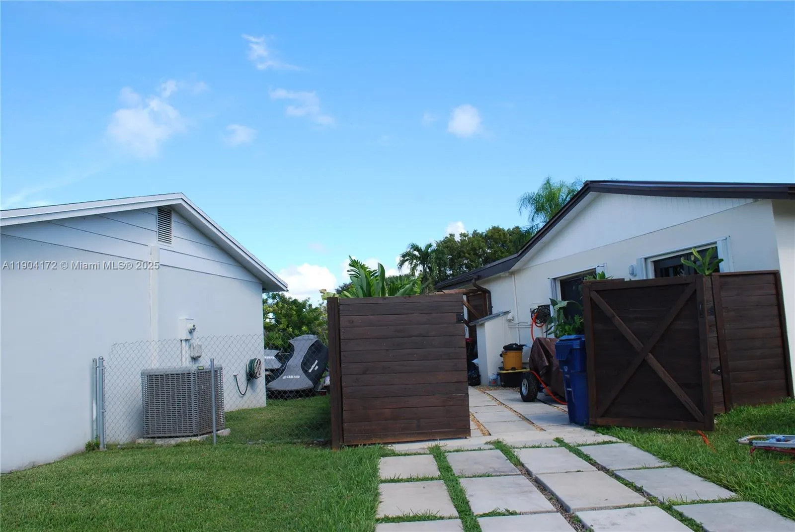 Miami, Florida 33186, United States, 5 Bedrooms Bedrooms, ,3 BathroomsBathrooms,Residential,Active,235722