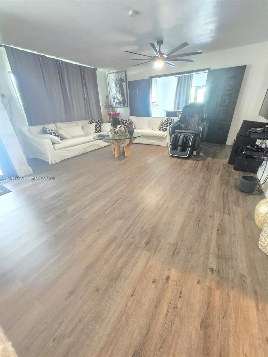 Miami, Florida 33186, United States, 5 Bedrooms Bedrooms, ,3 BathroomsBathrooms,Residential,Active,235722