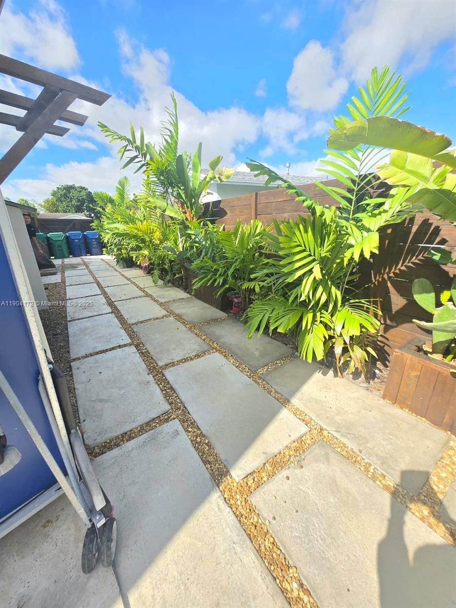 DEVON AIRE ESTATES SEC 3 - Residential