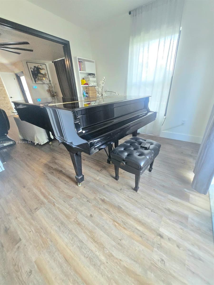 DEVON AIRE ESTATES SEC 3 - Residential