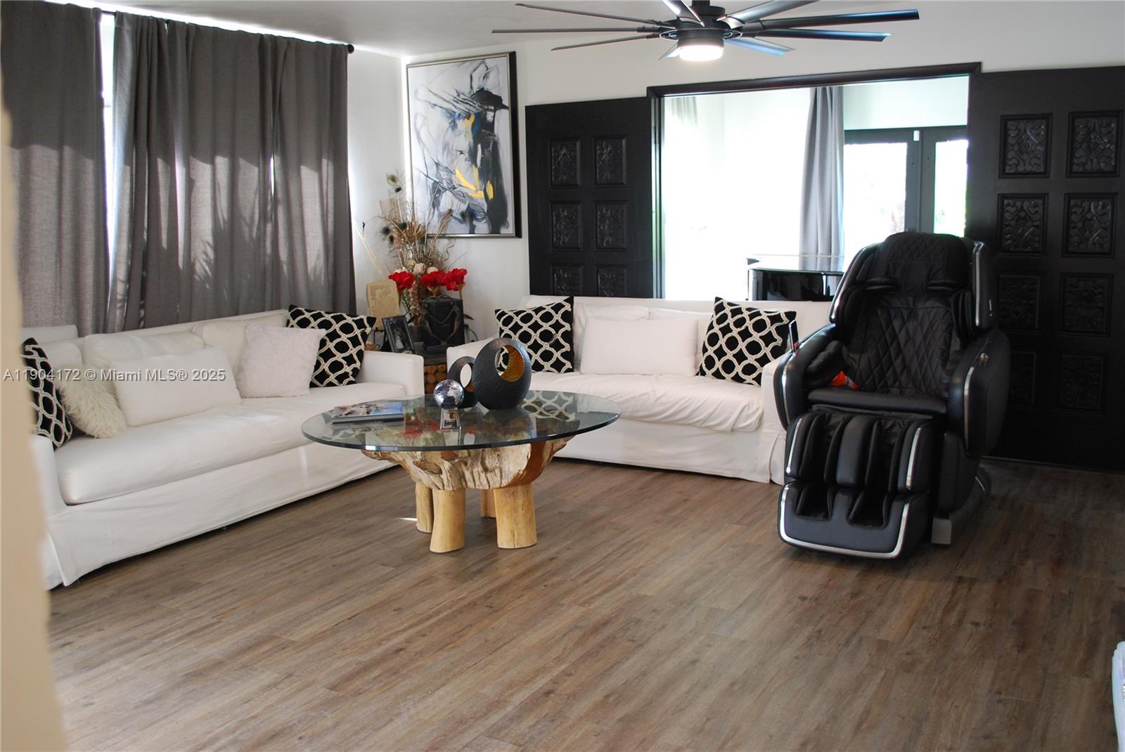 DEVON AIRE ESTATES SEC 3 - Residential