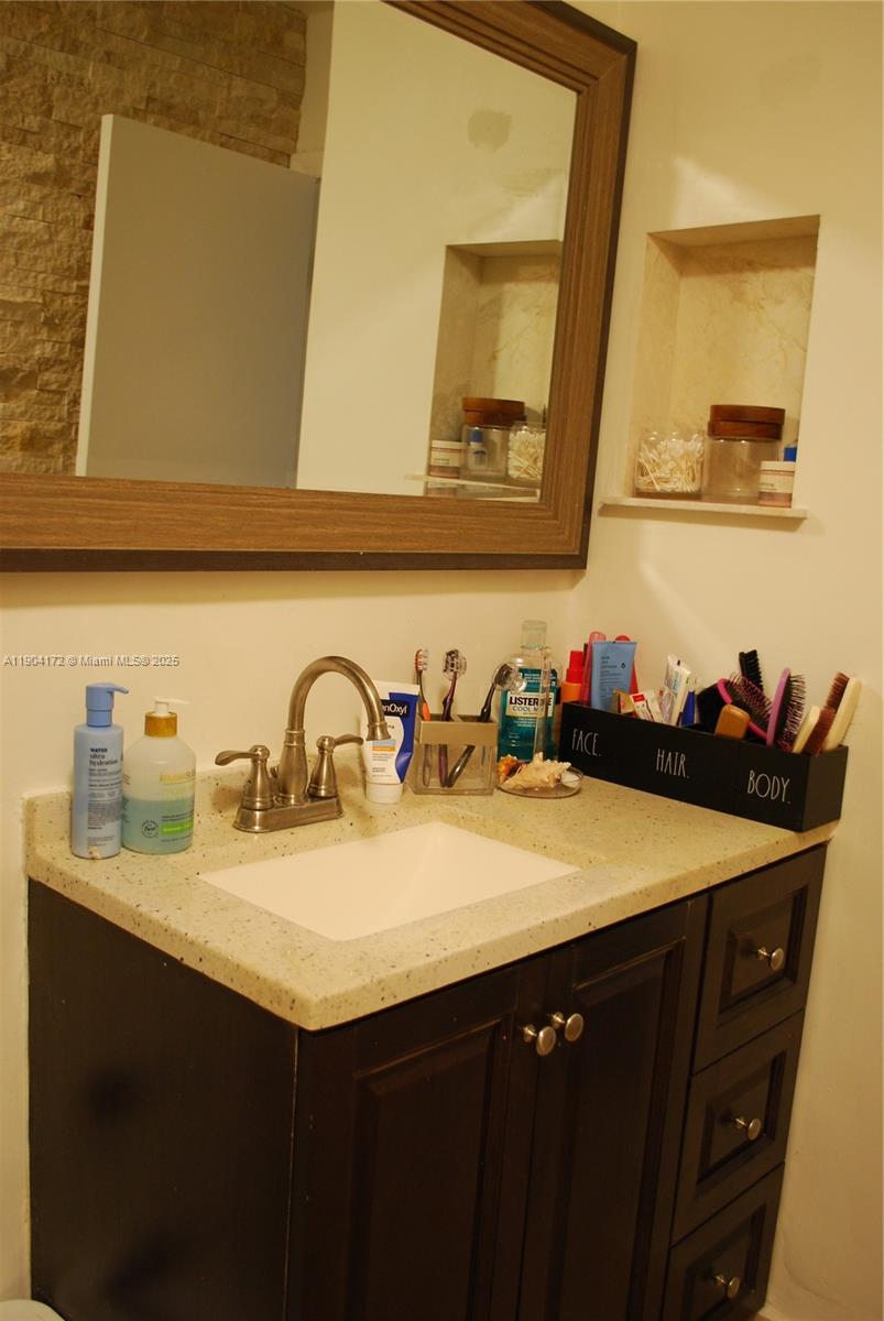 DEVON AIRE ESTATES SEC 3 - Residential