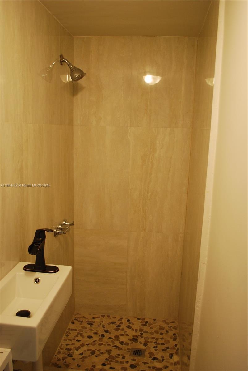 DEVON AIRE ESTATES SEC 3 - Residential