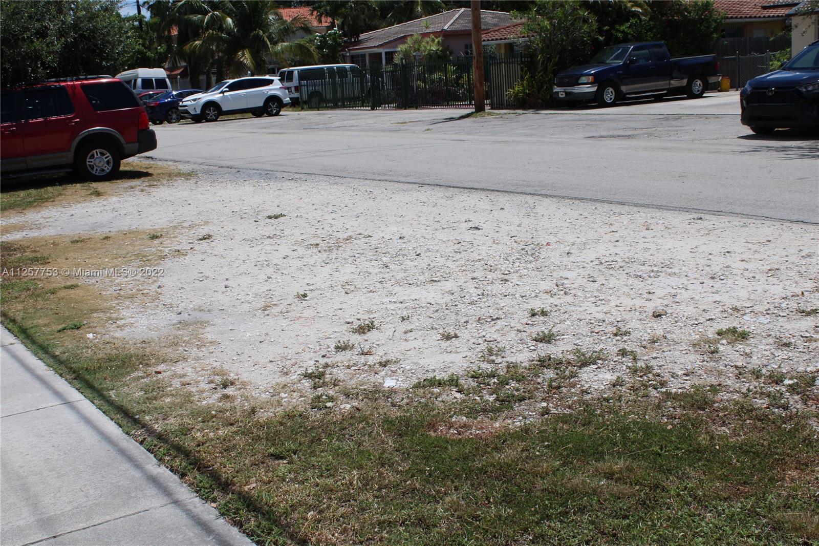 MIAMI SUBURBAN ACRES - Residential Lease